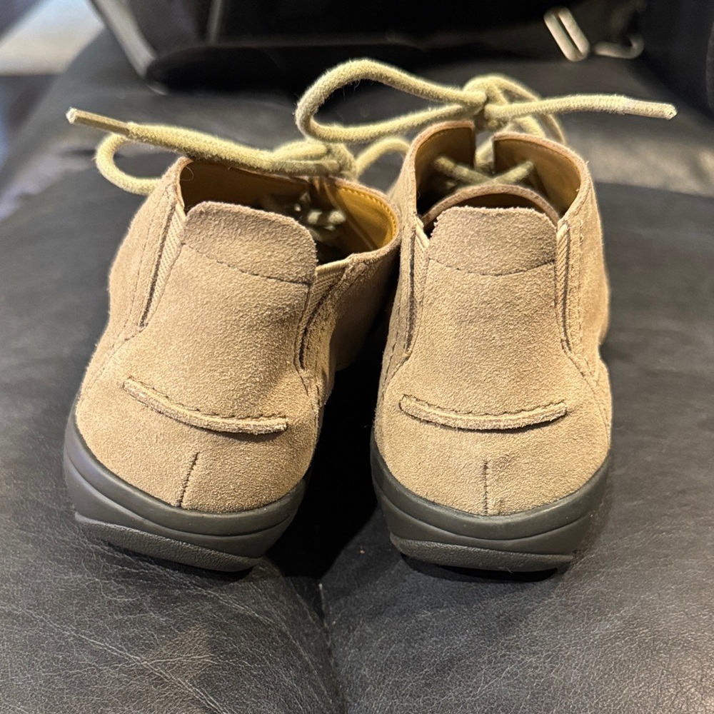 Easy Spirit Women’s Size 5 Tan Suede Shoes. Excellent Condition - Picture 2 of 5
